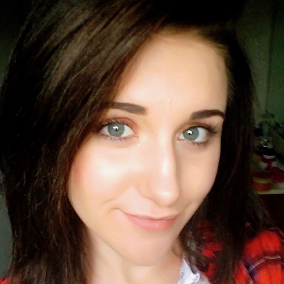 Meet your Posher, Haley - Picture 1 of 1